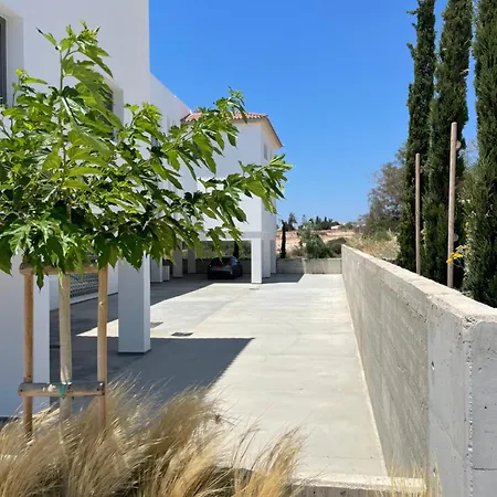 Coral Bay Garden Apartment Peyia