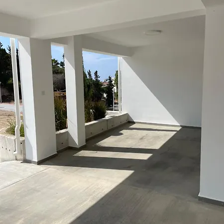 Coral Bay Garden Apartment