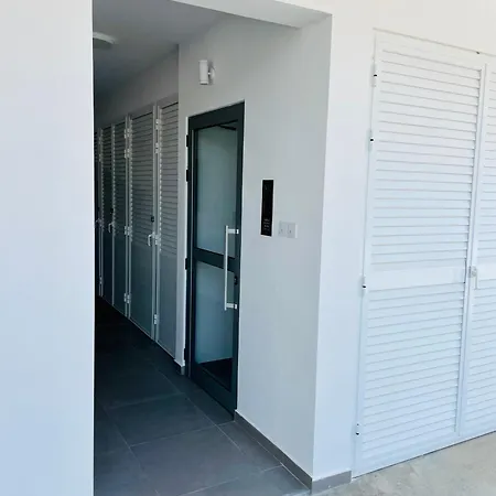 Coral Bay Garden Apartment *